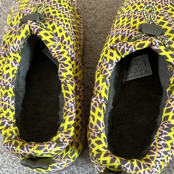 UGG Women’s Maxi Heritage Braid Clog - Picture 11 of 16